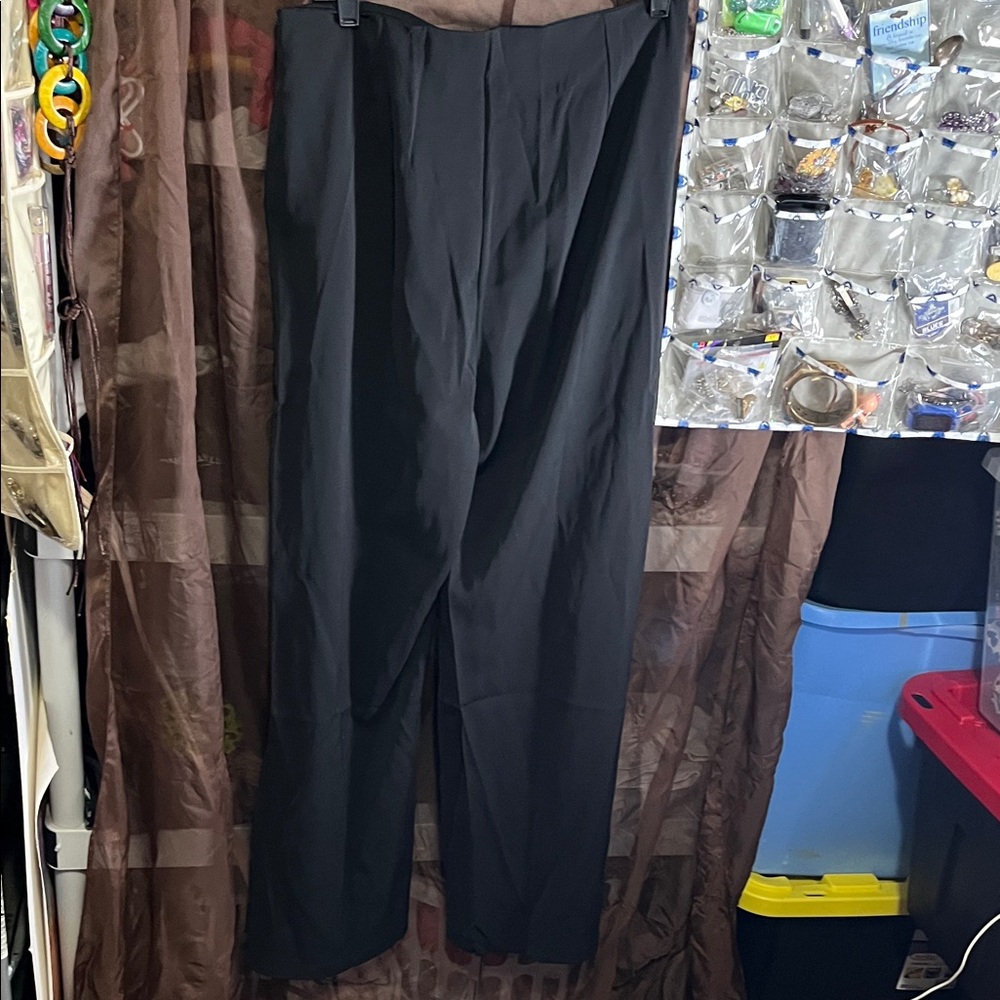 Women's Black Wide-Leg Pleated Trousers - Picture 10 of 16